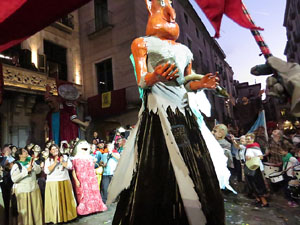 Fires 2017. Ballades de capgrossos, gegants i faràndula a la plaça del Vi