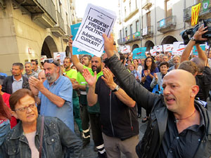 Concentraci&oacute; a la pla&ccedil;a del Vi en protesta per l'empresonament de Cuixart i S&aacute;nchez