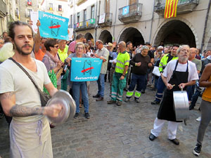 Concentraci&oacute; a la pla&ccedil;a del Vi en protesta per l'empresonament de Cuixart i S&aacute;nchez