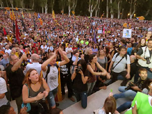Manifestació 'República!' pels carrers de la ciutat i el Parc de la Devesa