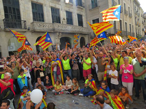 Marat&oacute; per la democr&agrave;cia. Concentraci&oacute; i parlaments a la pla&ccedil;a del Vi