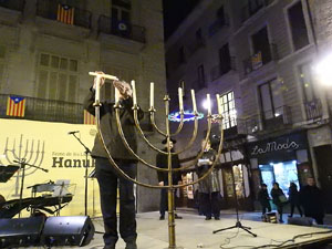 Nadal 2017. Encesa de les llums de Hanukkà a la plaça del Vi