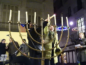 Nadal 2017. Encesa de les llums de Hanukkà a la plaça del Vi