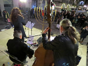 Nadal 2017. Encesa de les llums de Hanukkà a la plaça del Vi
