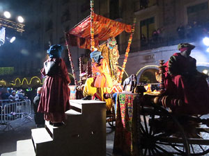 La Cavalcada de Reis 2018. Arribada del seguici a la plaça del Vi