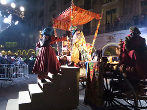 La Cavalcada de Reis 2018. Arribada del seguici a la plaça del Vi