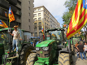 Marxa pagesa. Concentraci&oacute; de 500 tractors als carrers de Girona