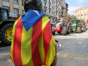 Marxa pagesa. Concentraci&oacute; de 500 tractors als carrers de Girona