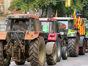 Marxa pagesa. Concentraci&oacute; de 500 tractors als carrers de Girona