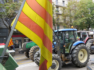 Marxa pagesa. Concentraci&oacute; de 500 tractors als carrers de Girona