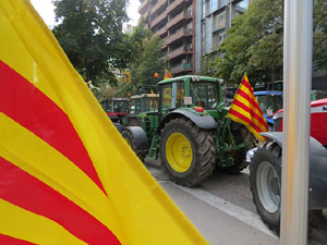 Marxa pagesa. Concentraci&oacute; de 500 tractors als carrers de Girona