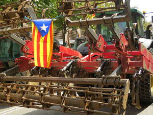 Marxa pagesa. Concentraci&oacute; de 500 tractors als carrers de Girona