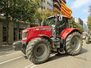 Marxa pagesa. Concentraci&oacute; de 500 tractors als carrers de Girona