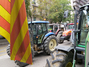 Marxa pagesa. Concentraci&oacute; de 500 tractors als carrers de Girona