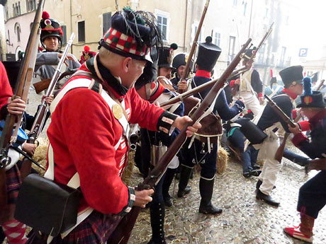 X Festa Reviu els Setges Napoleònics de Girona. Combat a la plaça dels Apòstols