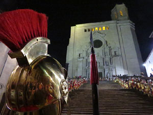Setmana Santa 2018 a Girona. Sortida dels Manaies per lliurar el Pen&oacute;