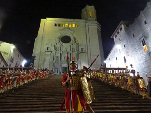 Setmana Santa 2018 a Girona. Sortida dels Manaies per lliurar el Pen&oacute;