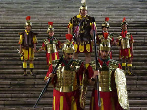 Setmana Santa 2018 a Girona. Sortida dels Manaies per lliurar el Pen&oacute;