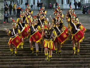 Setmana Santa 2018 a Girona. Sortida dels Manaies per lliurar el Pen&oacute;