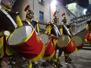 Setmana Santa 2018 a Girona. Sortida dels Manaies per lliurar el Pen&oacute;