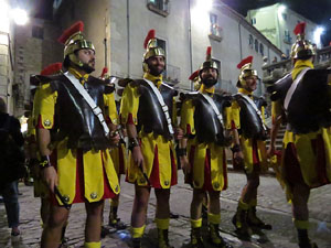 Setmana Santa 2018 a Girona. Sortida dels Manaies per lliurar el Pen&oacute;