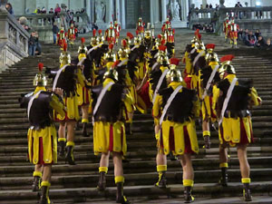 Setmana Santa 2018 a Girona. Sortida dels Manaies per lliurar el Pen&oacute;