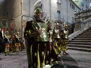 Setmana Santa 2018 a Girona. Sortida dels Manaies per lliurar el Pen&oacute;