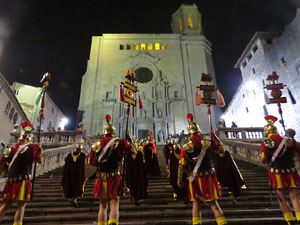 Setmana Santa 2018 a Girona. Sortida dels Manaies per lliurar el Pen&oacute;