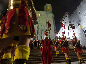 Setmana Santa 2018 a Girona. Sortida dels Manaies per lliurar el Pen&oacute;