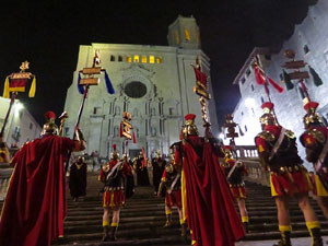 Setmana Santa 2018 a Girona. Sortida dels Manaies per lliurar el Pen&oacute;