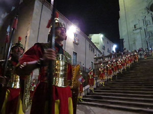 Setmana Santa 2018 a Girona. Sortida dels Manaies per lliurar el Pen&oacute;
