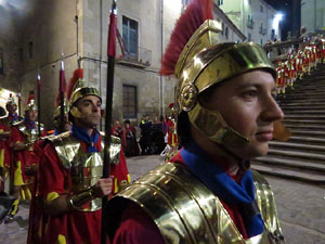 Setmana Santa 2018 a Girona. Sortida dels Manaies per lliurar el Pen&oacute;