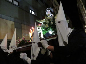 Setmana Santa 2018 a Girona. Process&oacute; del Sant Enterrament