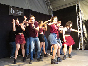 Festival A Capella 2018. Actuació del grup A Grup Vocal a la plaça de la Independència