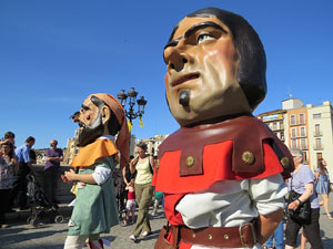 Cercavila de la Flama del Canig&oacute; 2018 fins la pla&ccedil;a del Vi