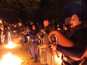 Fires 2018. Espectacle de foc i m&uacute;sica Llumin&agrave;ries de Fires, a c&agrave;rrec de Taller de Magn&egrave;sia i Els Berros de la Cort