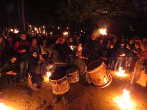 Fires 2018. Espectacle de foc i m&uacute;sica Llumin&agrave;ries de Fires, a c&agrave;rrec de Taller de Magn&egrave;sia i Els Berros de la Cort