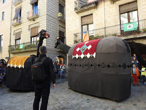 Fires 2018. Passejada de Fires de la Mula Baba i representació de titelles