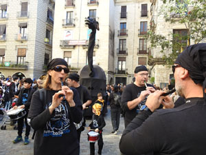 Fires 2018. Passejada de Fires de la Mula Baba i representació de titelles