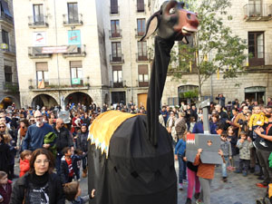 Fires 2018. Passejada de Fires de la Mula Baba i representació de titelles