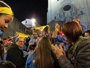 Fires 2018. Pujada d'un pilar per les escales de la Catedral, a càrrec dels Marrecs de Salt