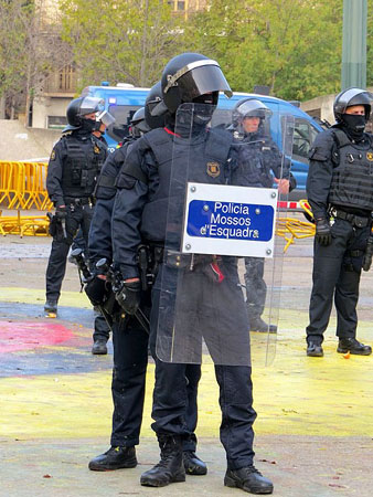 Mossos d'Esquadra a la plaça de l'U d'octubre del 2017