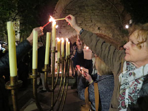 Nadal 2018 a Girona. Encesa de les llums de Hanukkà al pati dels Rabins