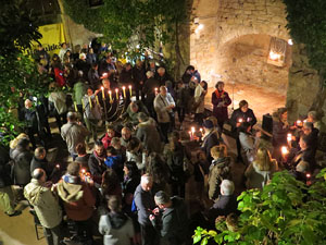 Nadal 2018 a Girona. Encesa de les llums de Hanukkà al pati dels Rabins