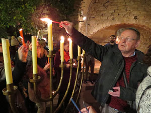 Nadal 2018 a Girona. Encesa de les llums de Hanukkà al pati dels Rabins