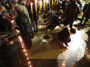 Nadal 2018 a Girona. Encesa de les llums de Hanukkà al pati dels Rabins