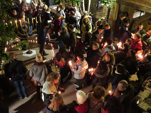 Nadal 2018 a Girona. Encesa de les llums de Hanukkà al pati dels Rabins