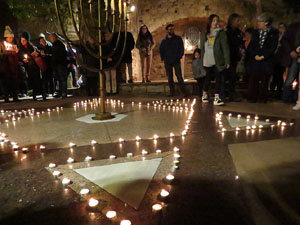 Nadal 2018 a Girona. Encesa de les llums de Hanukkà al pati dels Rabins
