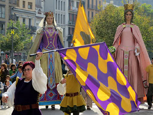 Fires de Sant Narc&iacute;s 2018. Toc de rams. Canvi dels rams de flors de les gegantes de Girona