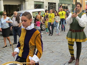 Fires de Sant Narc&iacute;s 2018. Toc de rams. Canvi dels rams de flors de les gegantes de Girona